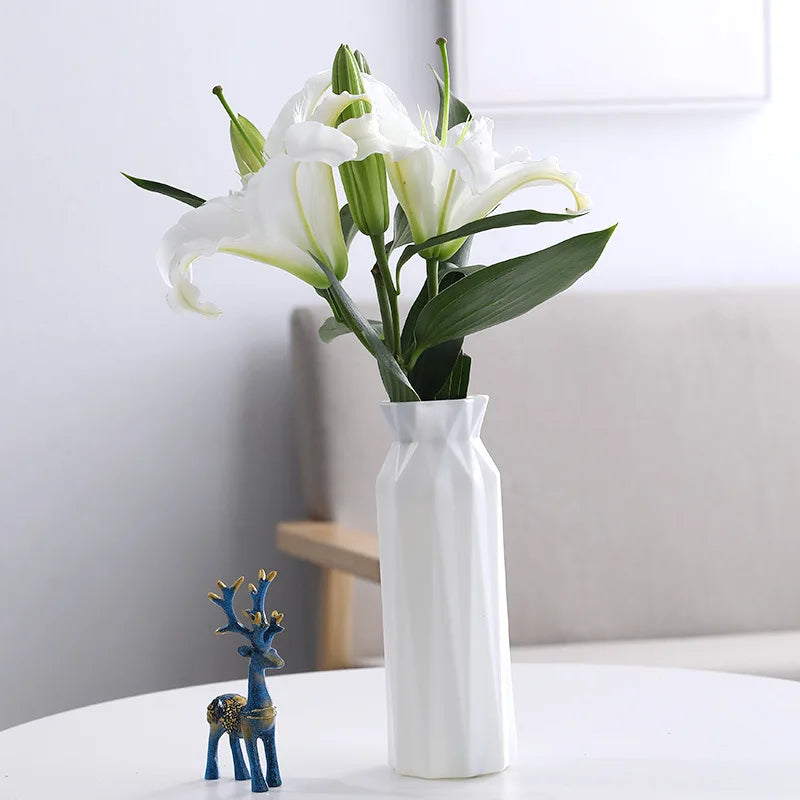 Modern Flower Vase - Martine's Bazaar