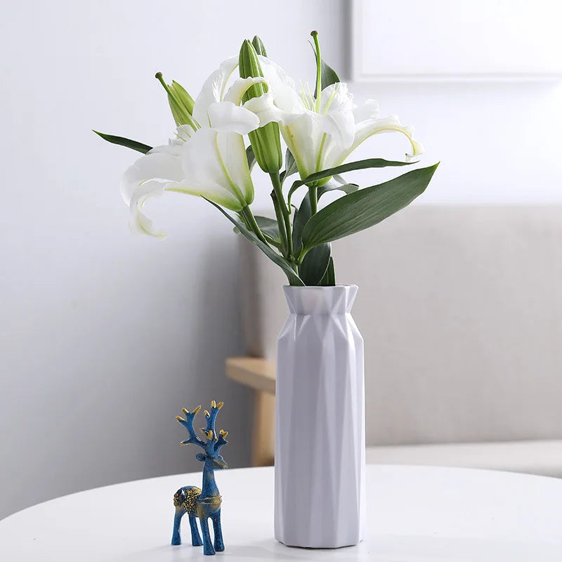 Modern Flower Vase - Martine's Bazaar